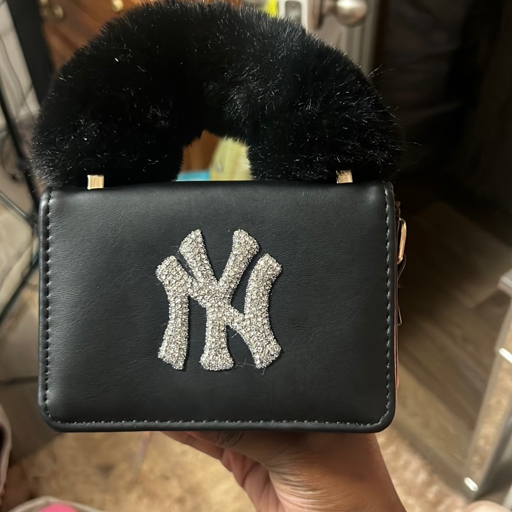 “NY” small crossbody